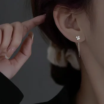 S925 Srebrna igla sa četiri lišćem djeteline, pluća Luksuzne ženske nokte u korejskom stilu, ins Wind Ear Nails Malog dizajn